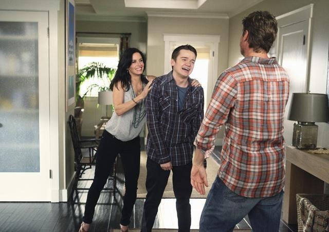 Still of Courteney Cox, Dan Byrd and Brian Van Holt in Cougar Town (2009)