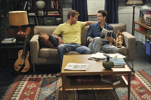 Still of Josh Hopkins and Brian Van Holt in Cougar Town (2009)