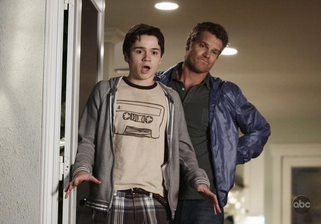 Still of Dan Byrd and Brian Van Holt in Cougar Town (2009)