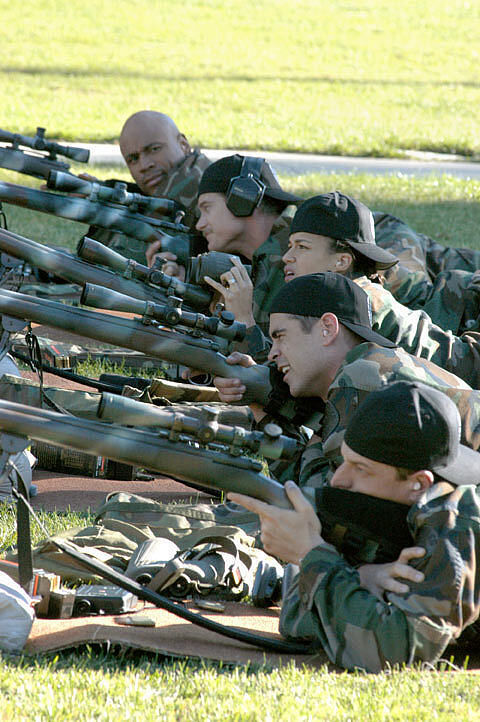 Still of Josh Charles, LL Cool J, Colin Farrell, Michelle Rodriguez and Brian Van Holt in S.W.A.T. (2003)