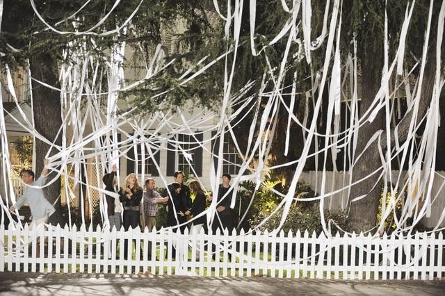 Still of Courteney Cox, Bob Clendenin, Busy Philipps, Ian Gomez, Christa Miller and Brian Van Holt in Cougar Town (2009)