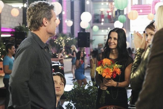 Still of Courteney Cox, Christa Miller and Brian Van Holt in Cougar Town (2009)