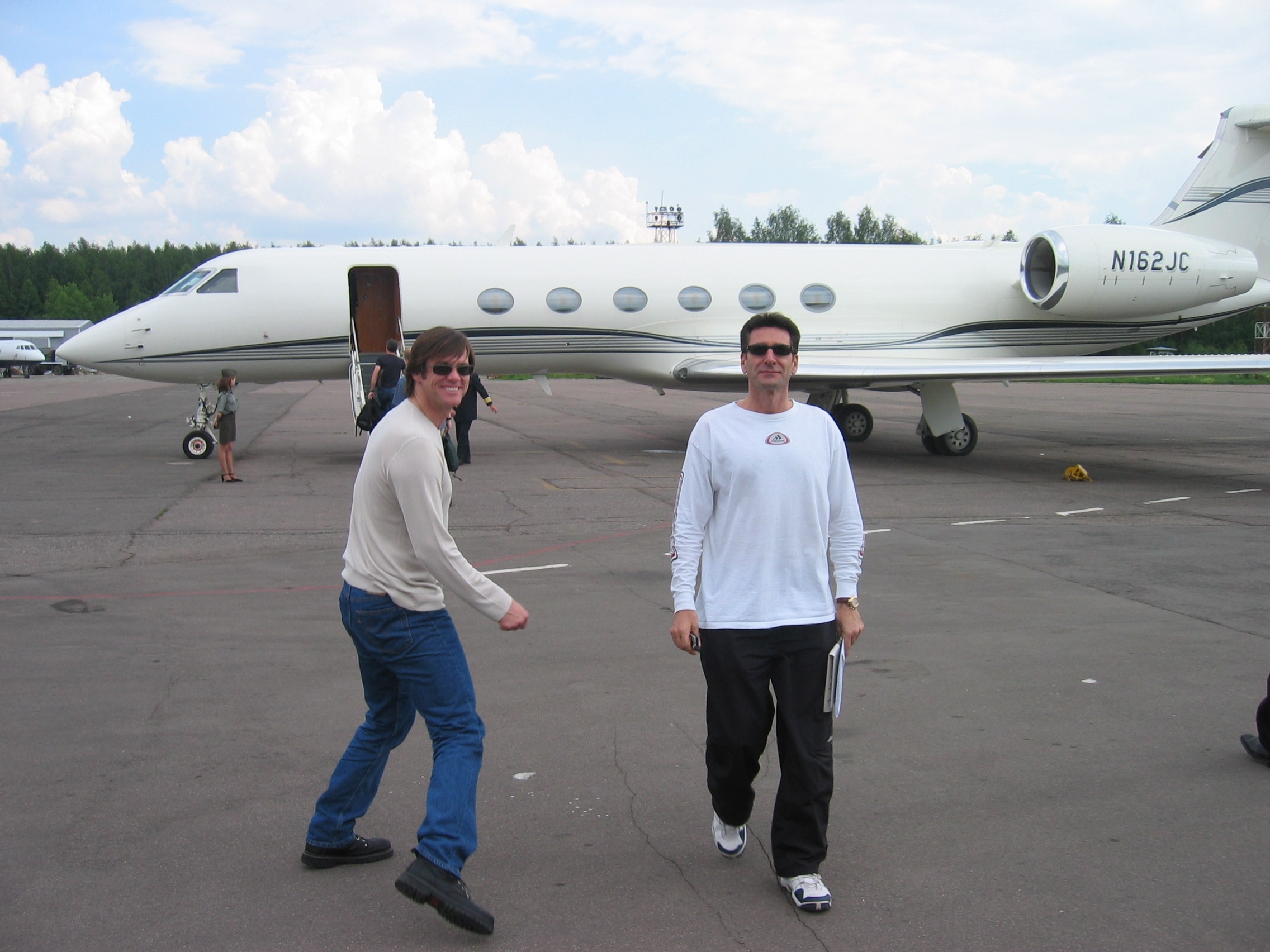 Bob Van Ronkel and Jim Carrey leaving Moscow to Prague on Jim's private jet.