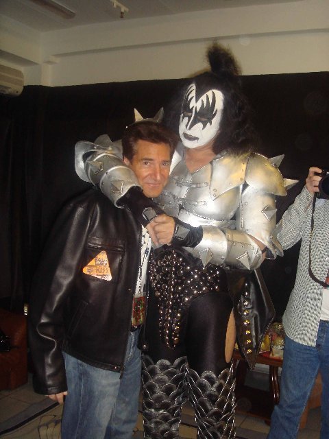Bob Van Ronkel with Gene Simmons of KISS in Moscow, 2008.