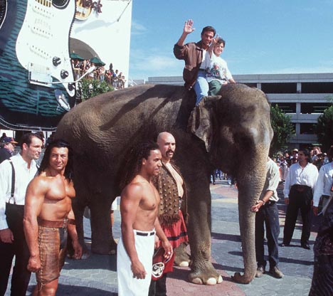 Jean-Claude Van Damme and Kristopher Van Varenberg at event of The Quest (1996)