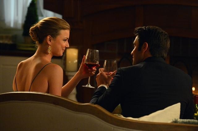 Still of Emily VanCamp and Josh Bowman in Kerstas (2011)