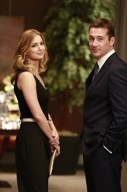 Still of Emily VanCamp and Barry Sloane in Kerstas: Revelations (2012)