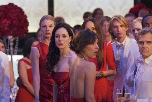 Still of Madeleine Stowe and Emily VanCamp in Kerstas (2011)