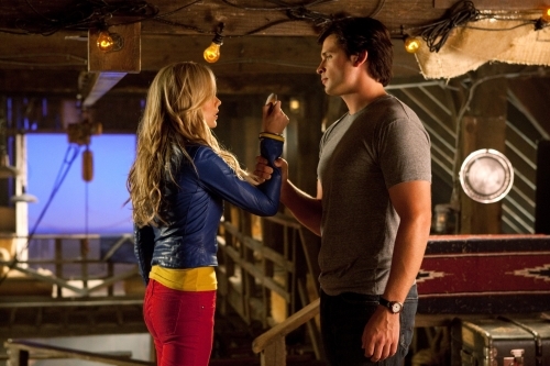 Still of Laura Vandervoort and Tom Welling in Smallville (2001)