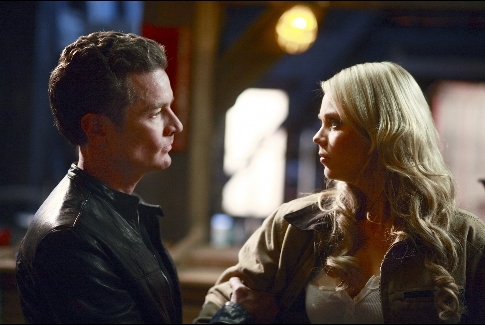 Still of James Marsters and Laura Vandervoort in Smallville (2001)