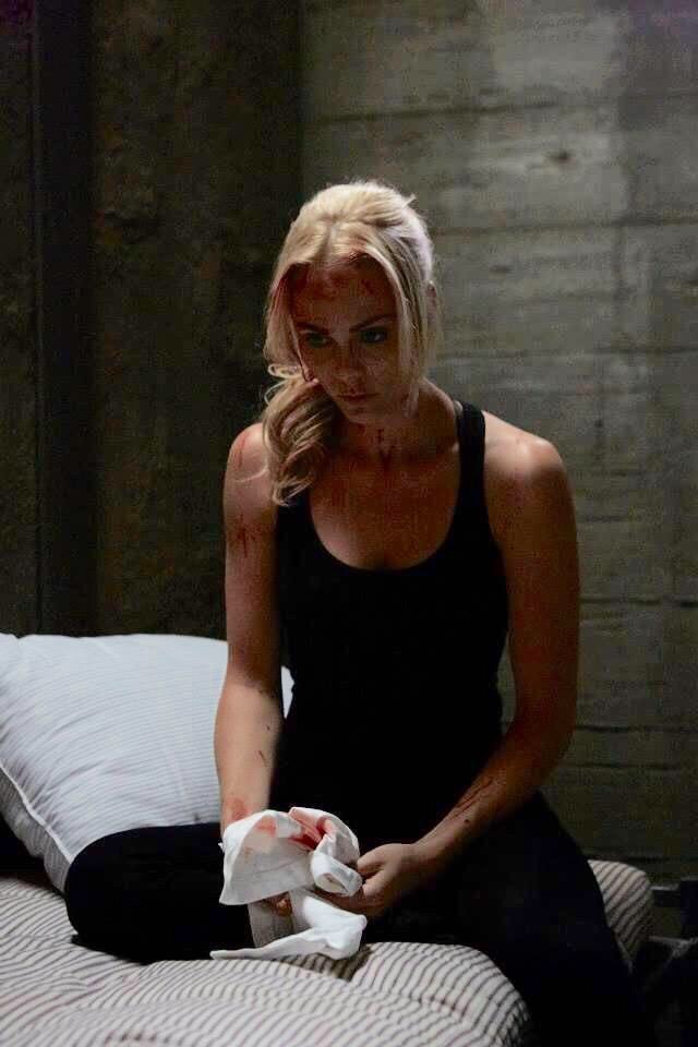 Laura Vandervoort As 'Elena Michaels' Bitten Season 2
