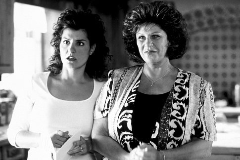 Still of Lainie Kazan and Nia Vardalos in My Big Fat Greek Wedding (2002)