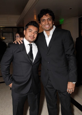 M. Night Shyamalan and Jacob Vargas at event of Setonas (2010)