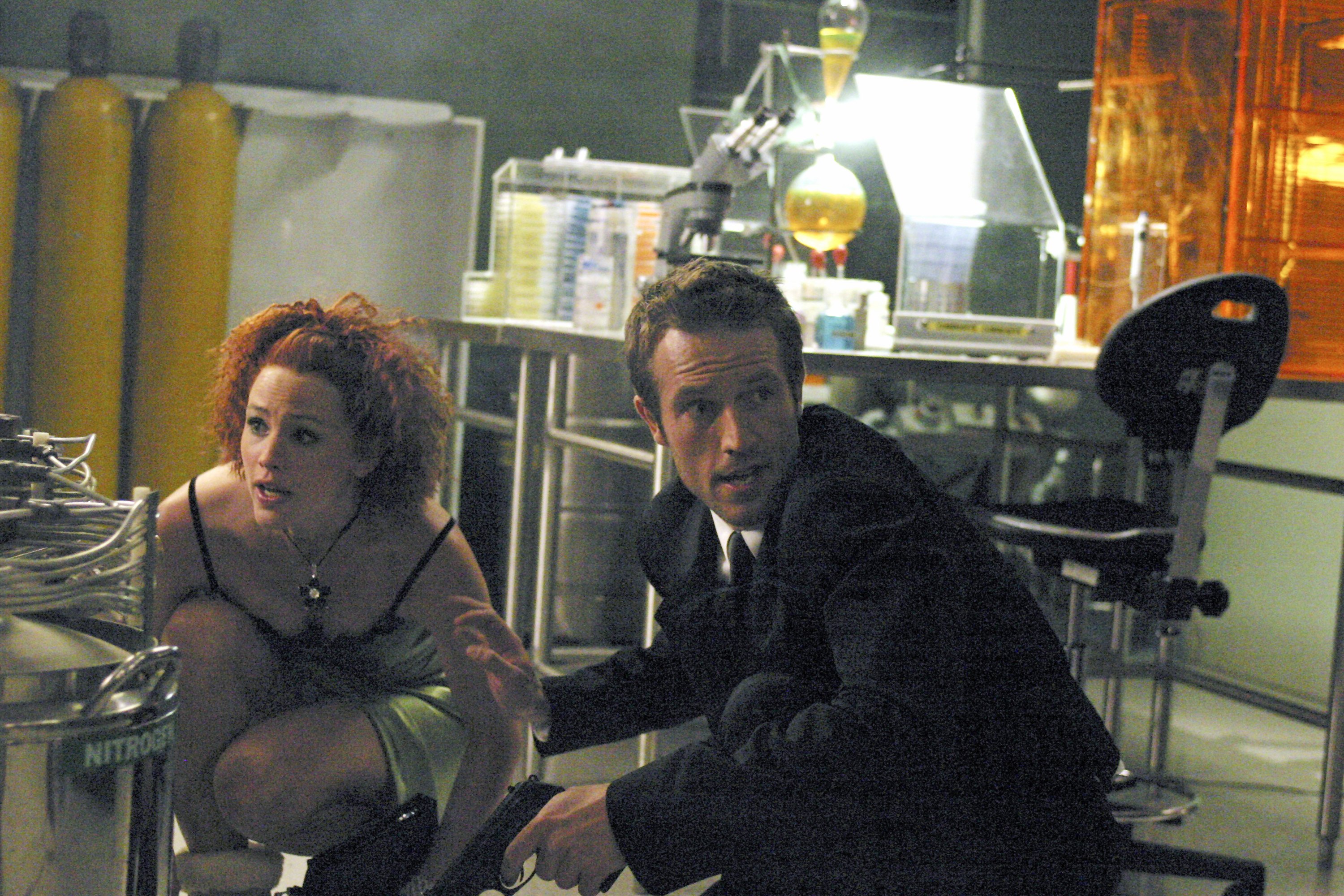 Still of Jennifer Garner and Michael Vartan in Alias (2001)