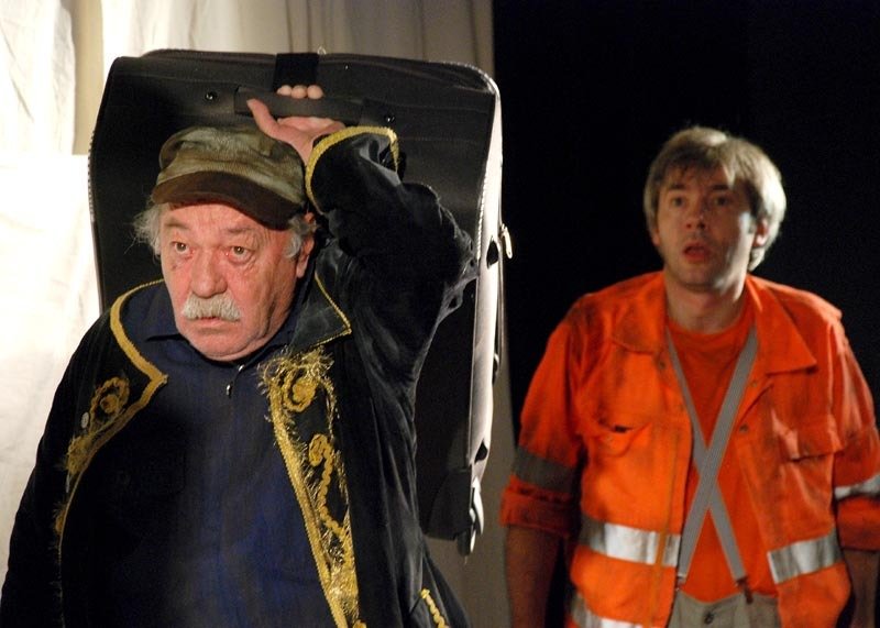 Still of Béla Várady and Szilárd Petrik in Két úr szolgája (2009)