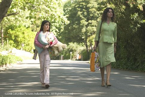 Still of Paz Vega and Shelbie Bruce in Spanglish (2004)