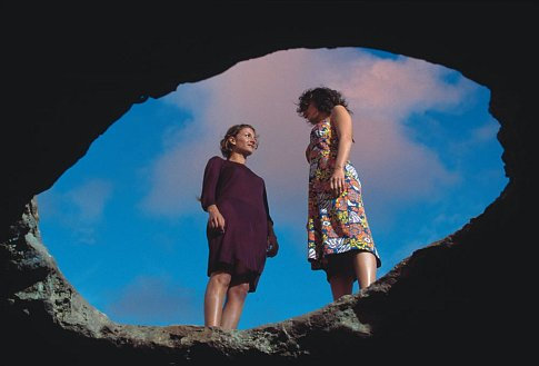 Still of Najwa Nimri and Paz Vega in Lucía y el sexo (2001)