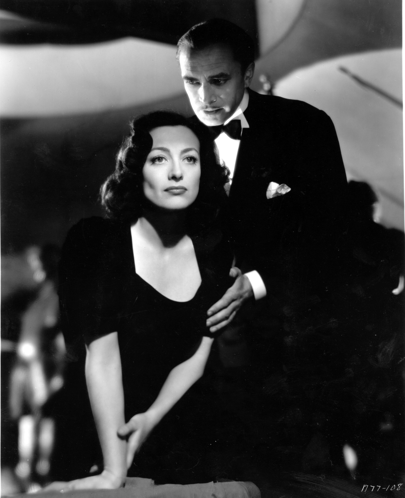 Still of Joan Crawford and Conrad Veidt in A Woman's Face (1941)