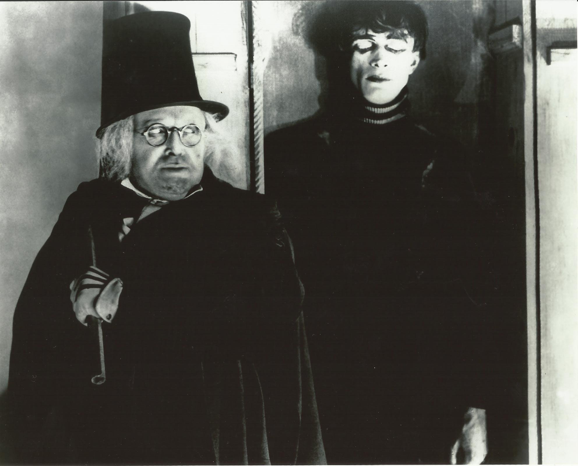 Still of Werner Krauss and Conrad Veidt in Das Cabinet des Dr. Caligari (1920)