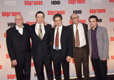 Federico Castelluccio, Dominic Chianese, Robert Iler, Michael Imperioli and John Ventimiglia at event of Sopranai (1999)