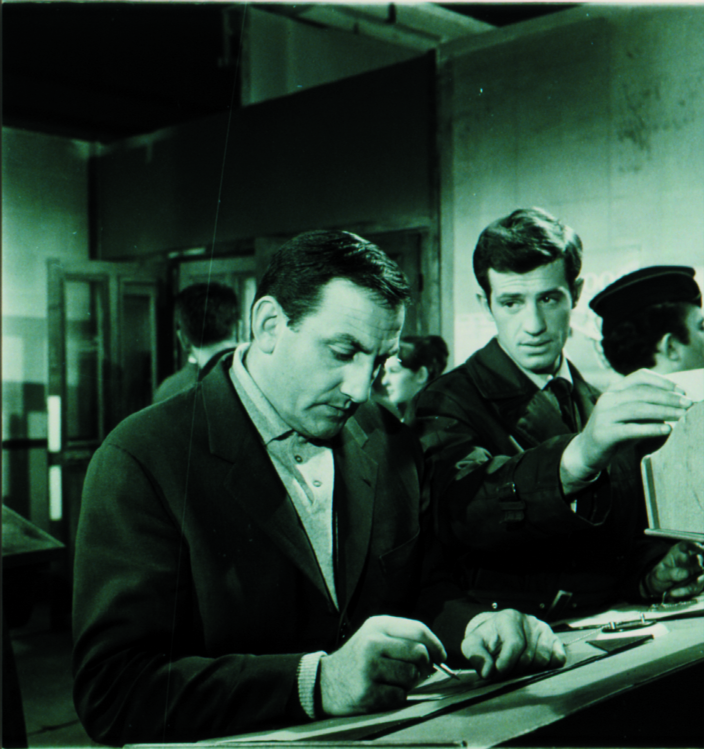 Still of Jean-Paul Belmondo and Lino Ventura in Classe tous risques (1960)