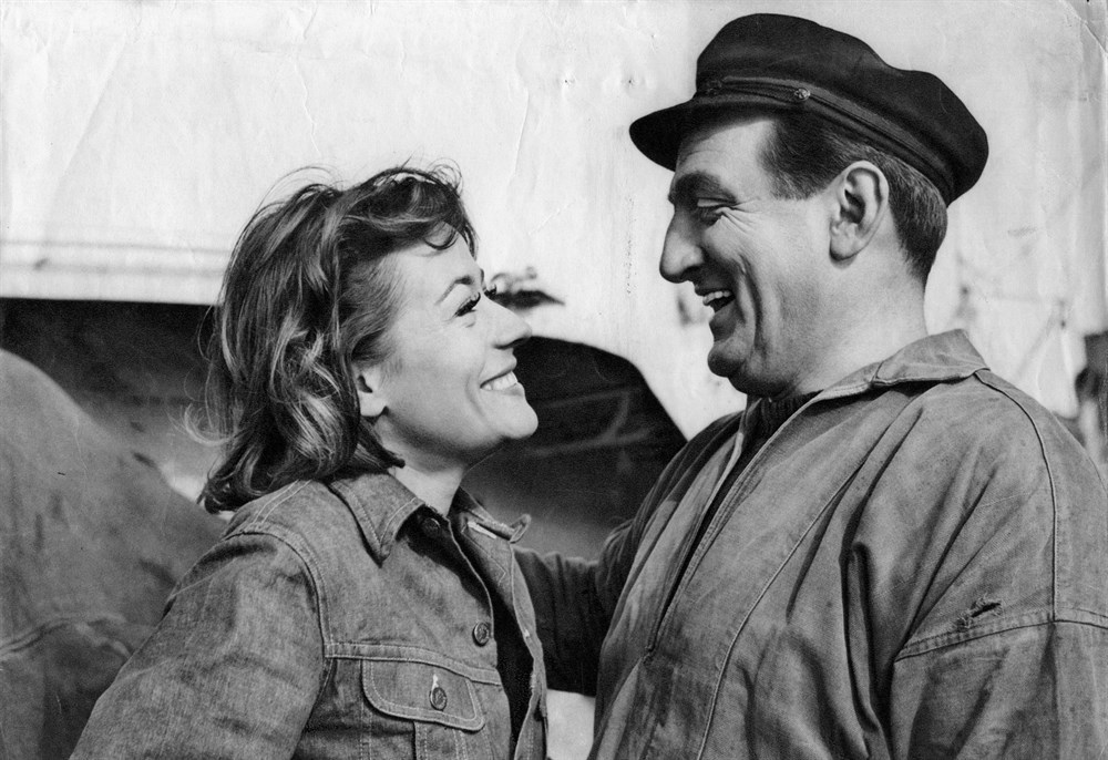 Still of Annie Girardot and Lino Ventura in Le bateau d'Émile (1962)