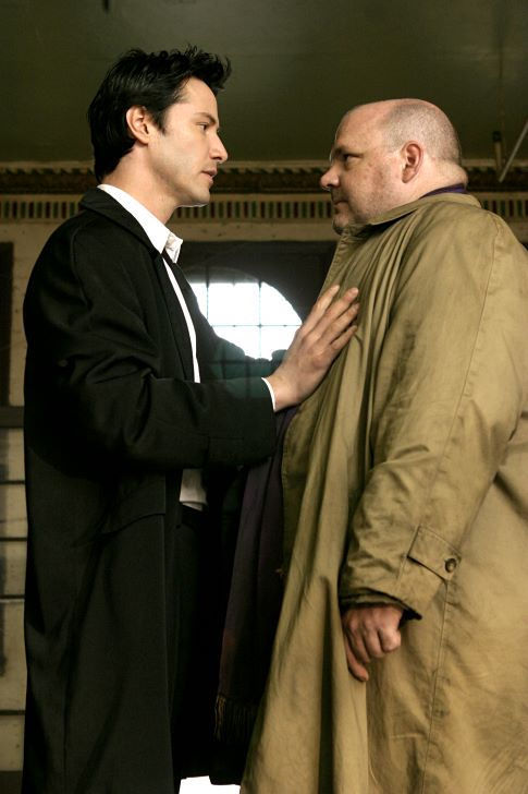 Still of Keanu Reeves and Pruitt Taylor Vince in Constantine (2005)