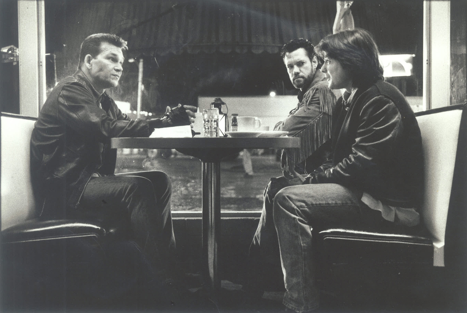 Patrick Swayze, Randy Travis and Brian Vincent Kelly FIGURE OUT THE PLAN in Black Dog (Universal).