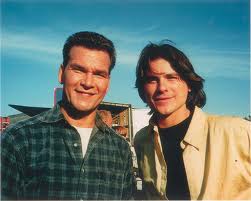 Patrick Swayze and Brian Vincent Kelly during filming of Black Dog. (Universal)