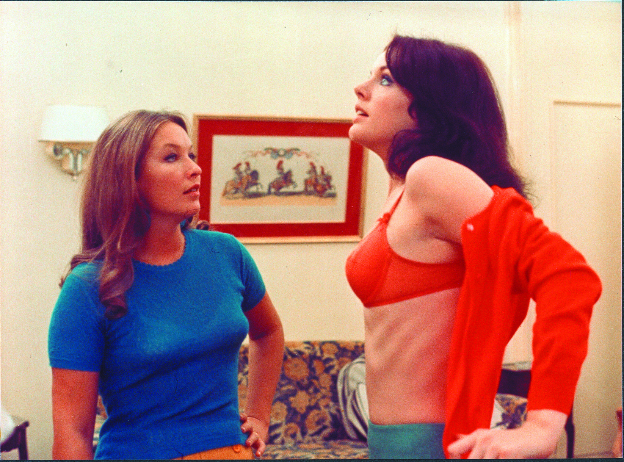 Still of Anny Duperey and Marina Vlady in 2 ou 3 choses que je sais d'elle (1967)