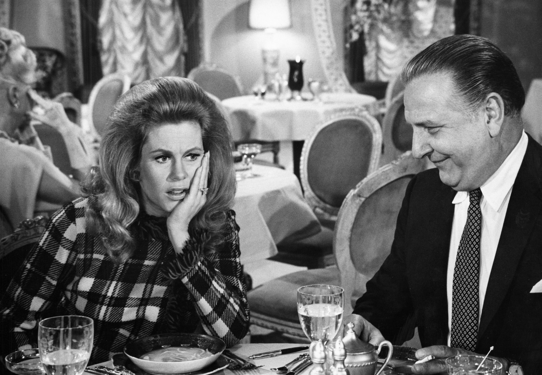 Still of Elizabeth Montgomery and Herb Voland in Bewitched (1964)