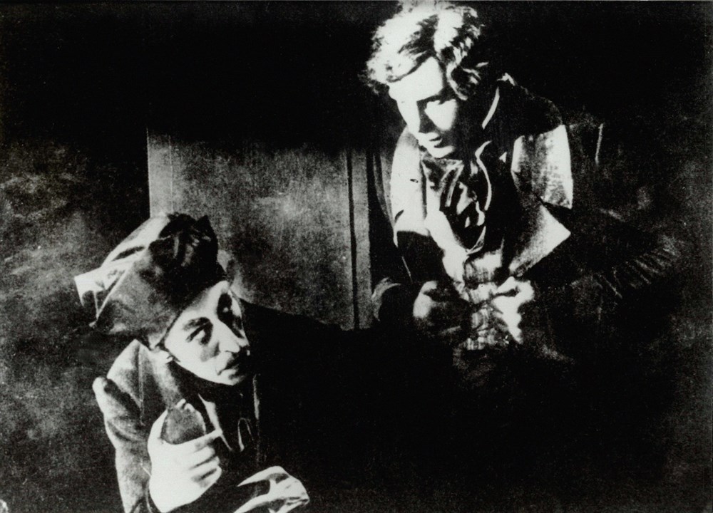 Still of Max Schreck and Gustav von Wangenheim in Nosferatu (1922)