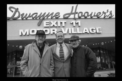 Kurt Vonnegut, Jr. poses with Bruce Willis and Director Alan Rudolph