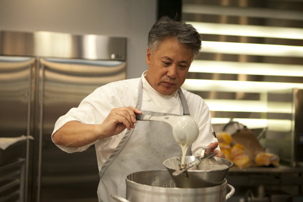 Still of Isabella Vosmikova and Takashi Yagihashi in Top Chef Masters (2009)