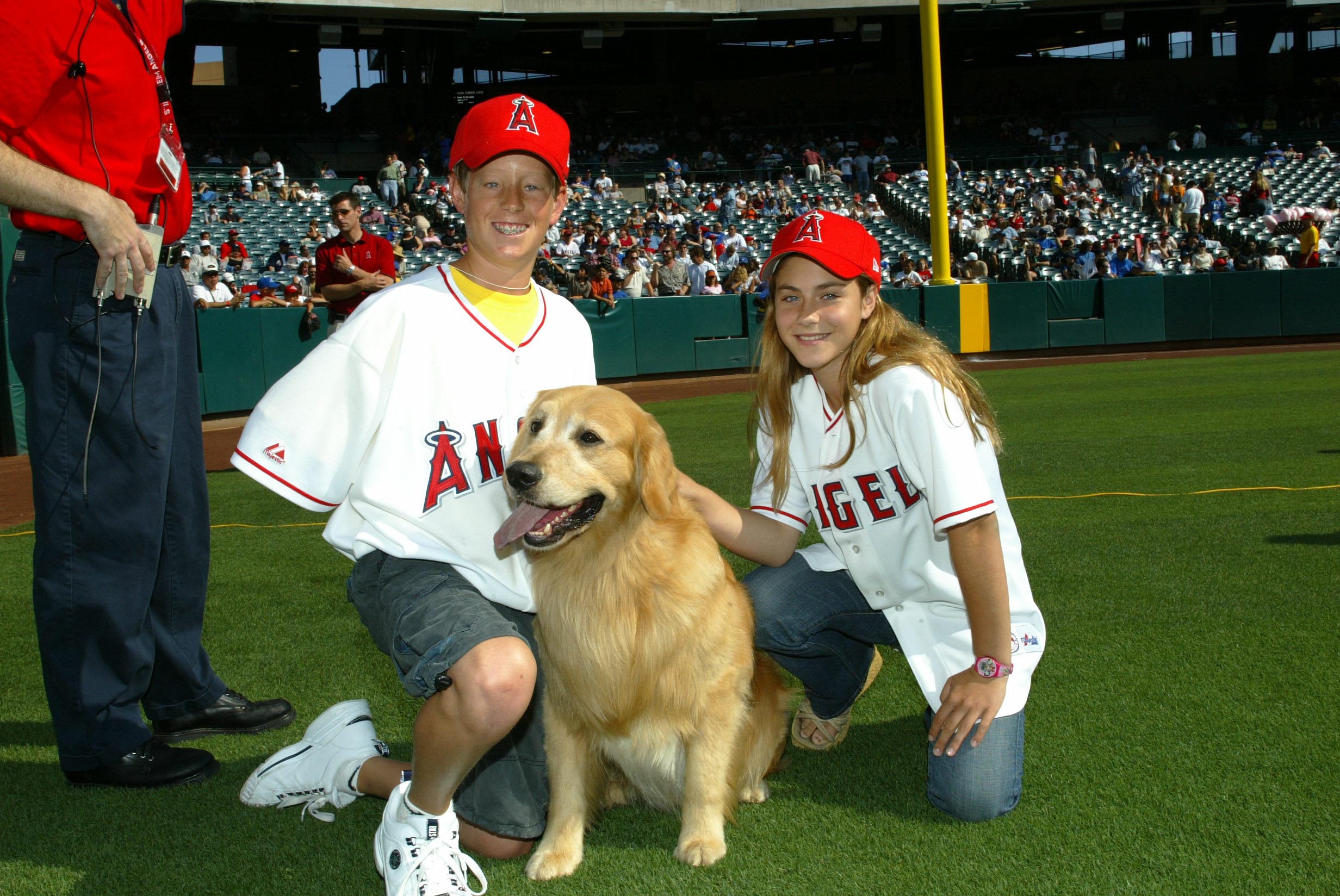 Still of Caitlin Wachs and Shooter in Air Bud: Seventh Inning Fetch (2002)