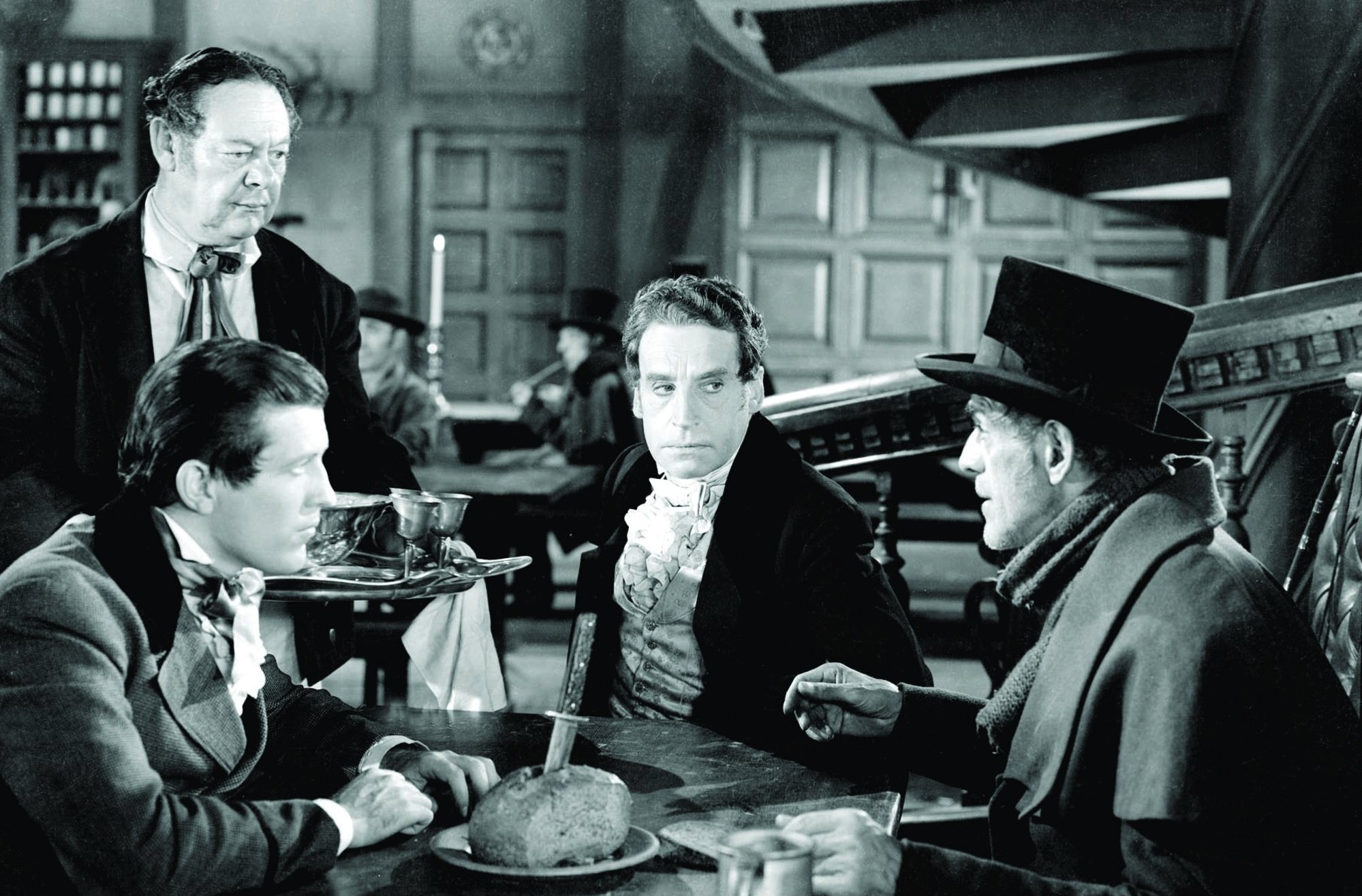 Still of Boris Karloff, Henry Daniell and Russell Wade in The Body Snatcher (1945)