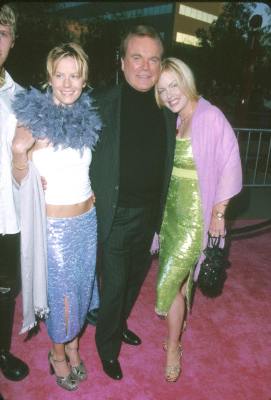 Robert Wagner, Natasha Gregson Wagner and Courtney Wagner at event of Austin Powers: The Spy Who Shagged Me (1999)