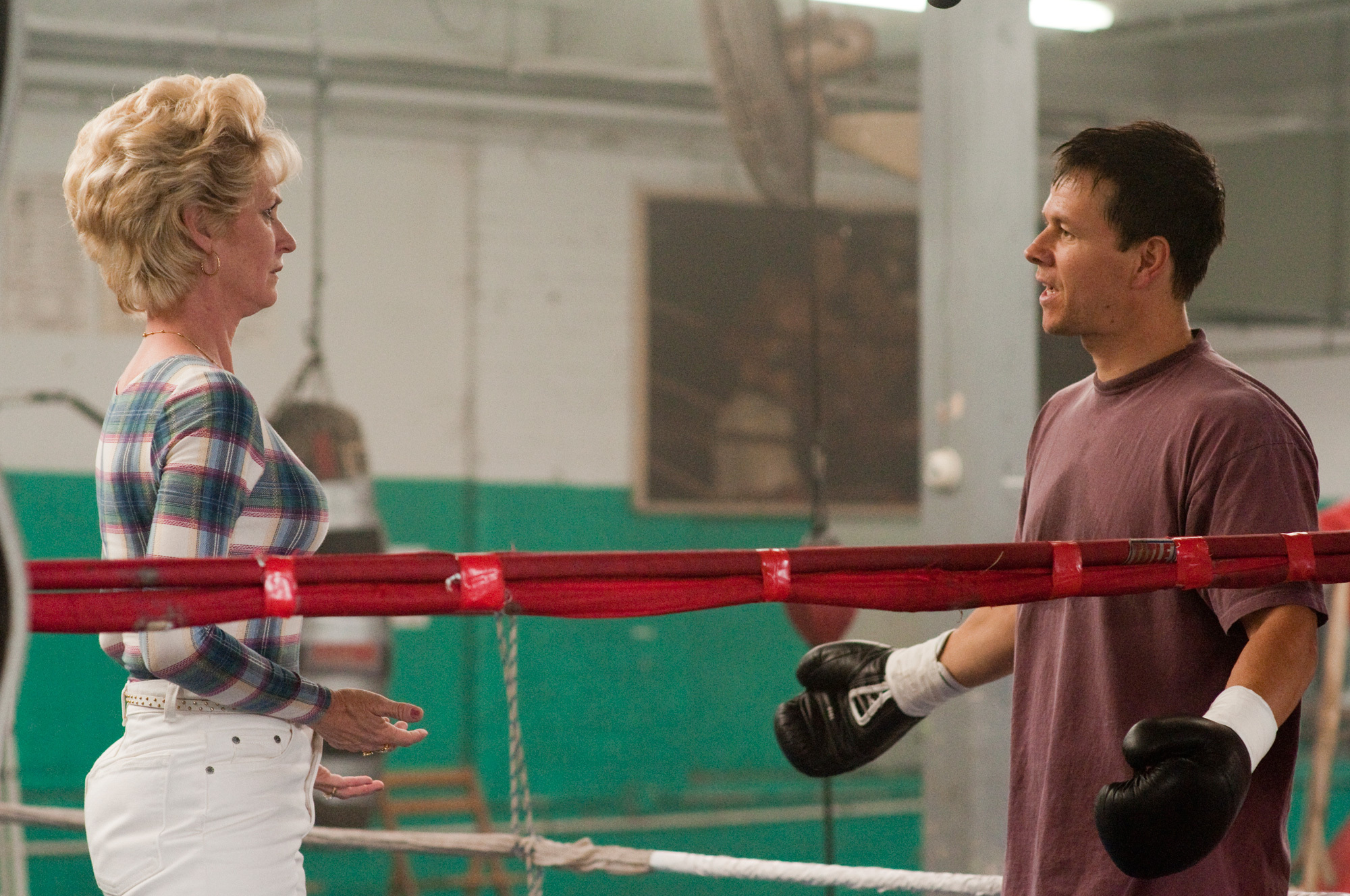 Still of Mark Wahlberg and Melissa Leo in Kovotojas (2010)