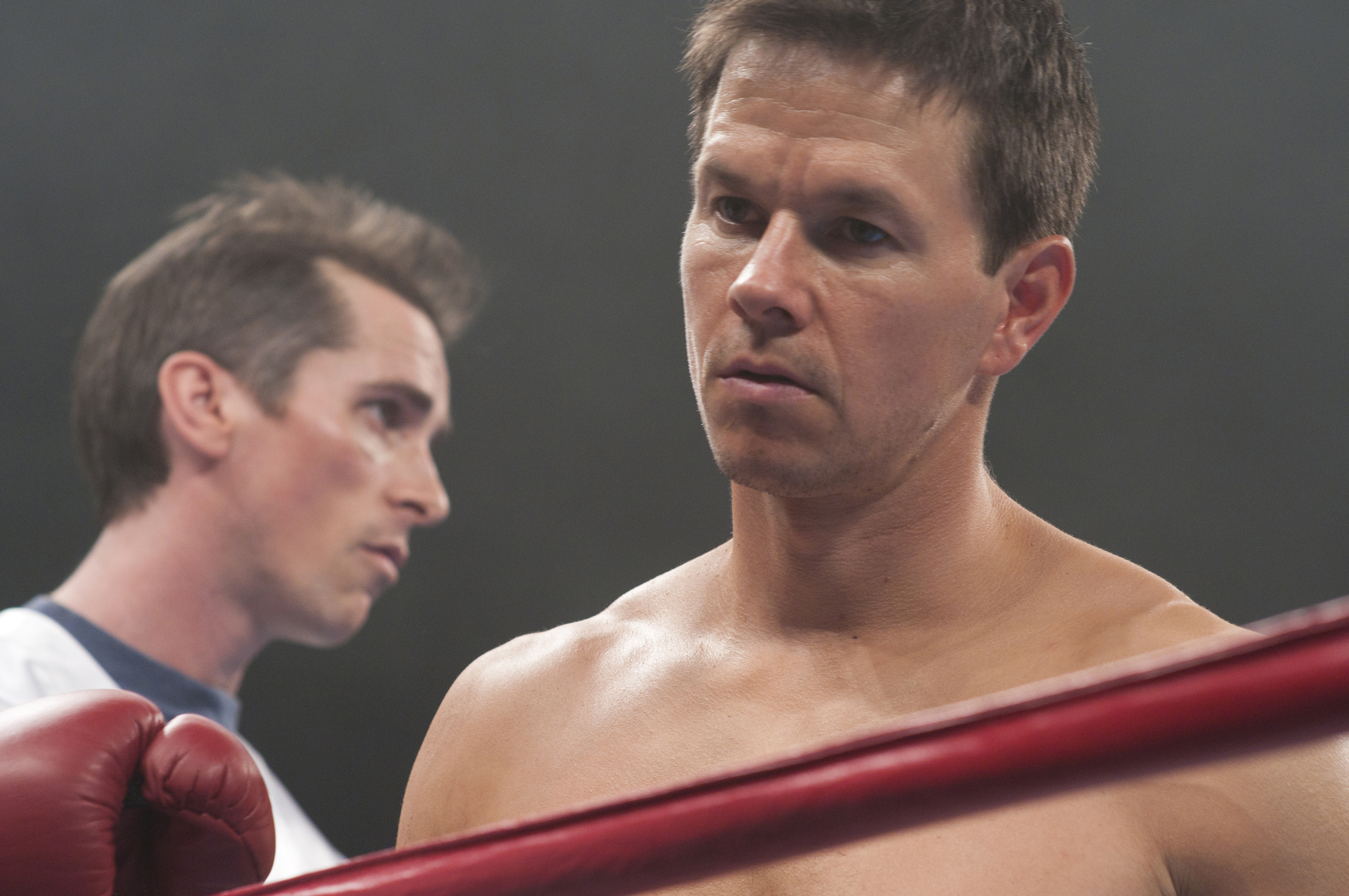 Still of Mark Wahlberg and Christian Bale in Kovotojas (2010)