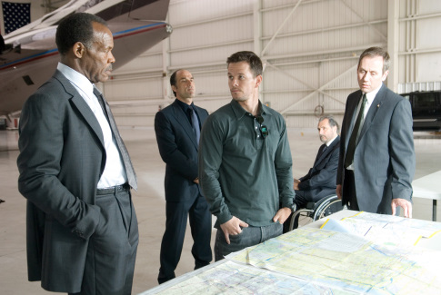 Still of Mark Wahlberg and Danny Glover in Snaiperis (2007)