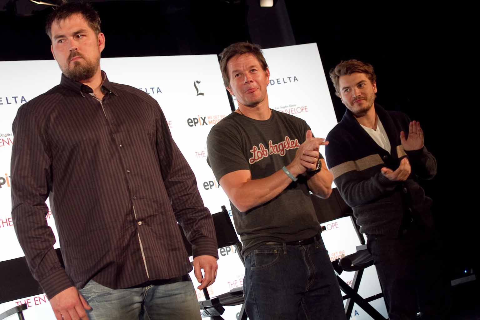 Mark Wahlberg and Emile Hirsch at event of Islikes gyvas (2013)