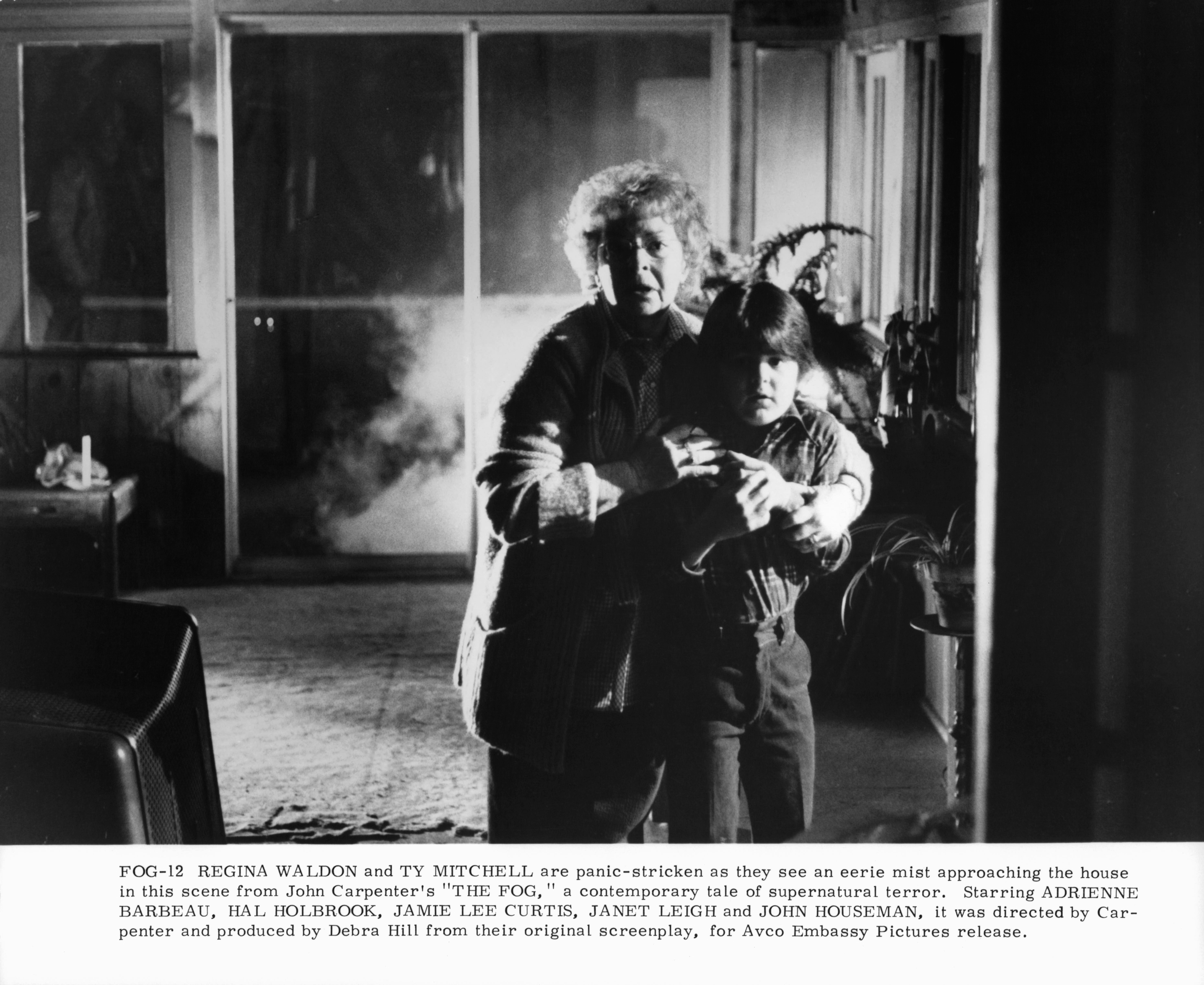 Still of Ty Mitchell and Regina Waldon in The Fog (1980)