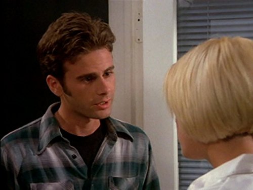 Still of Tori Spelling and Jamie Walters in Beverli Hilsas, 90210 (1990)