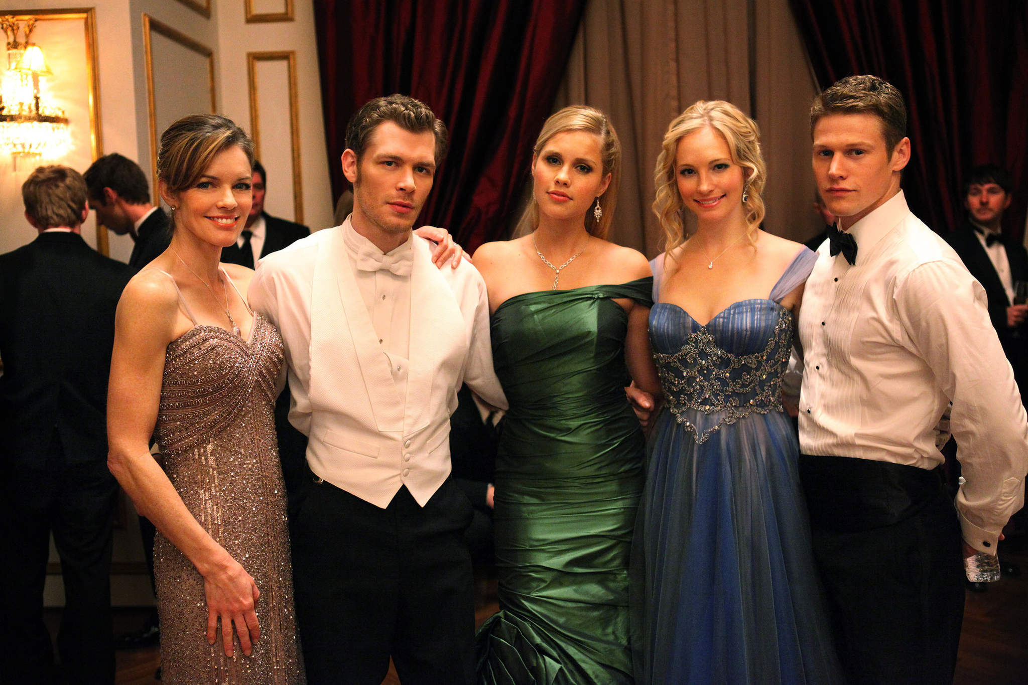 Still of Joseph Morgan, Susan Walters, Zach Roerig, Candice Accola and Claire Holt in Vampyro dienorasciai (2009)