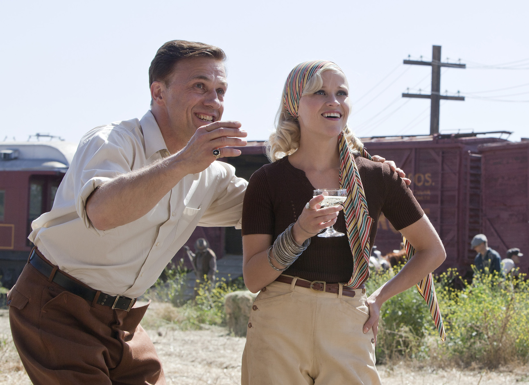 Still of Reese Witherspoon and Christoph Waltz in Vanduo drambliams (2011)