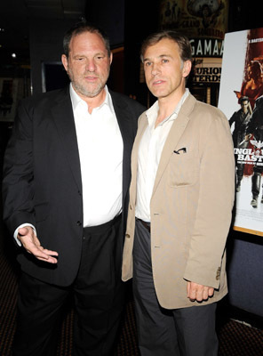Harvey Weinstein and Christoph Waltz at event of Negarbingi sunsnukiai (2009)
