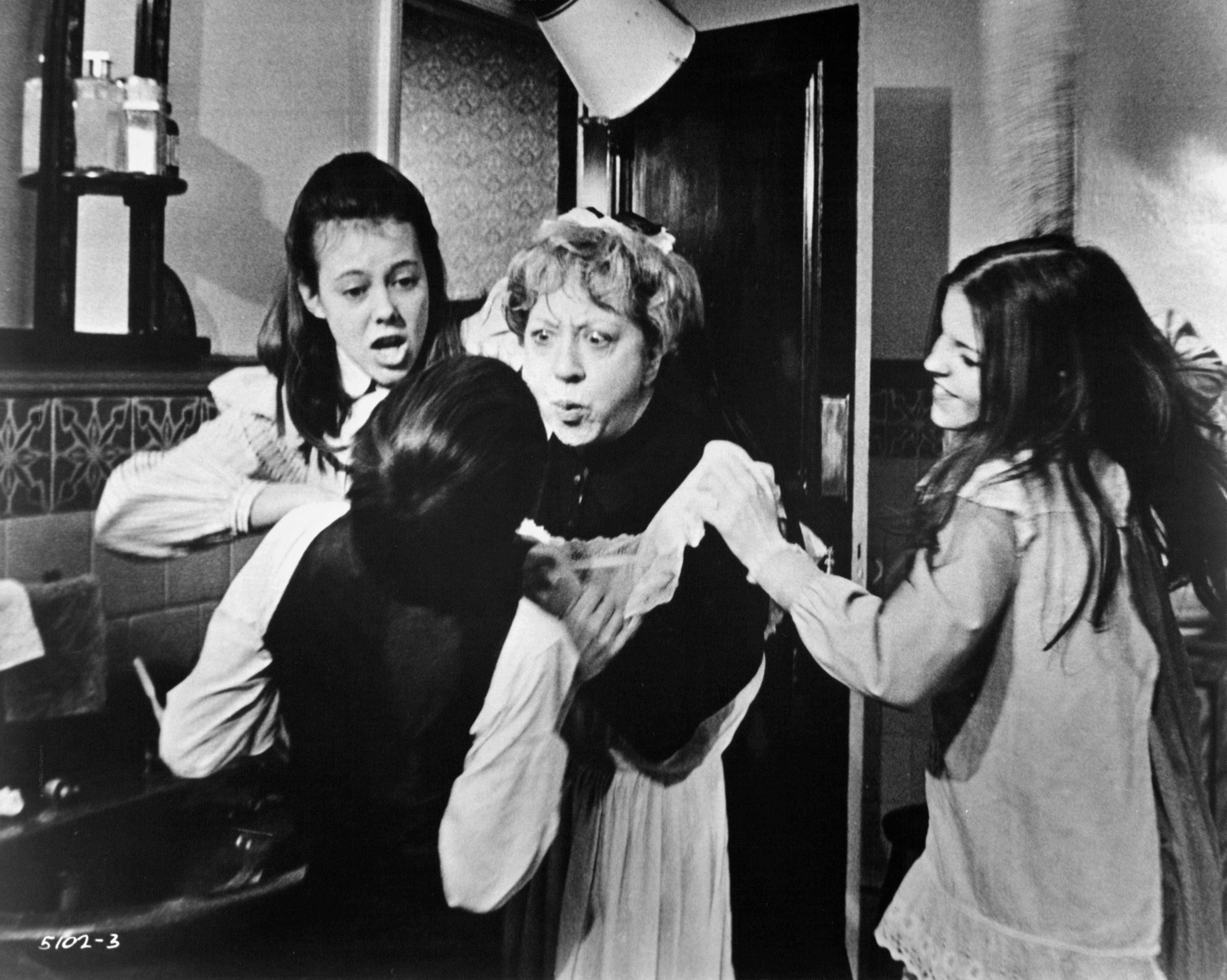 Still of Jenny Agutter, Sally Thomsett and Gary Warren in The Railway Children (1970)