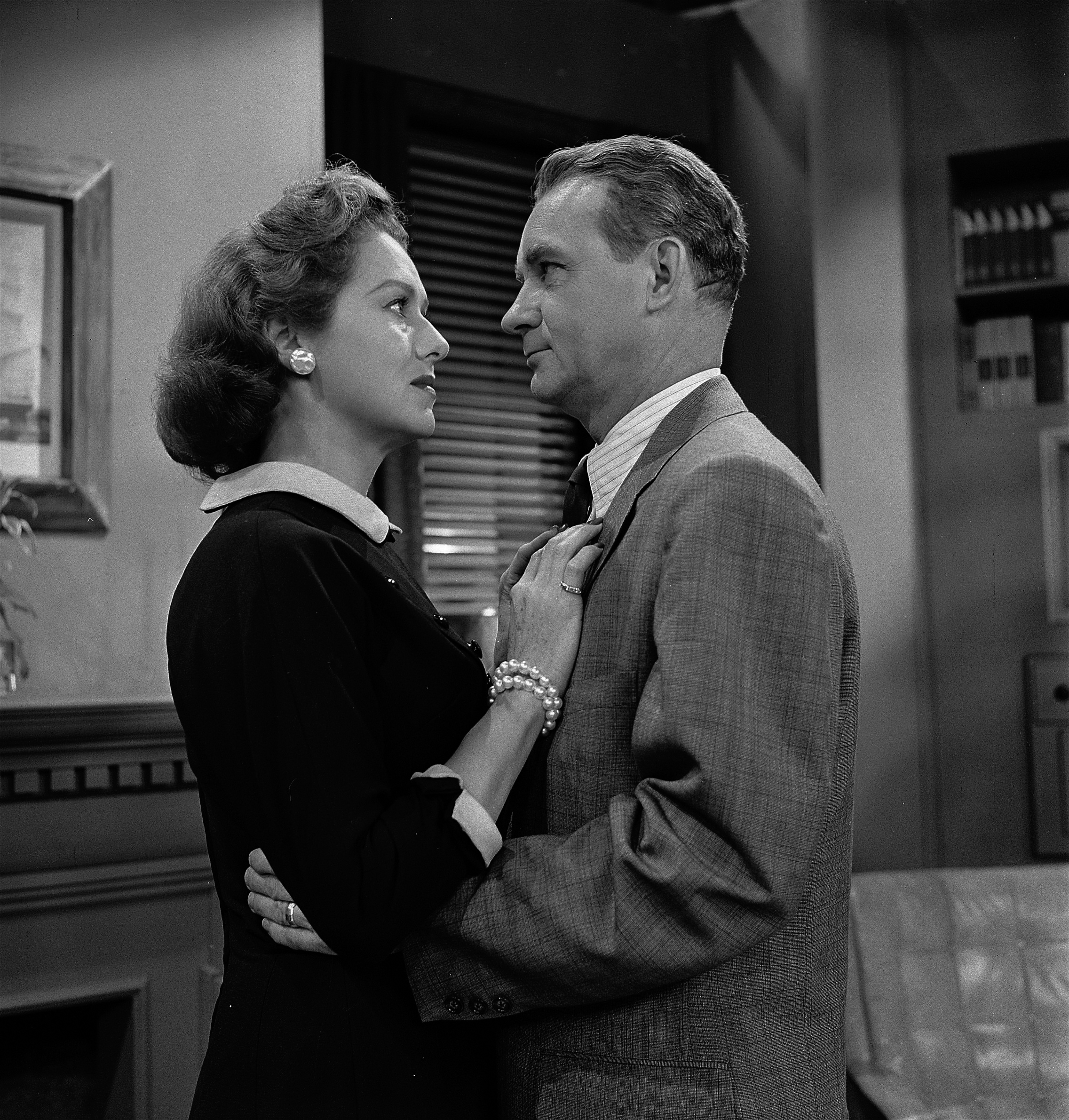 Still of Les Damon and Ruth Warrick in As the World Turns (1956)