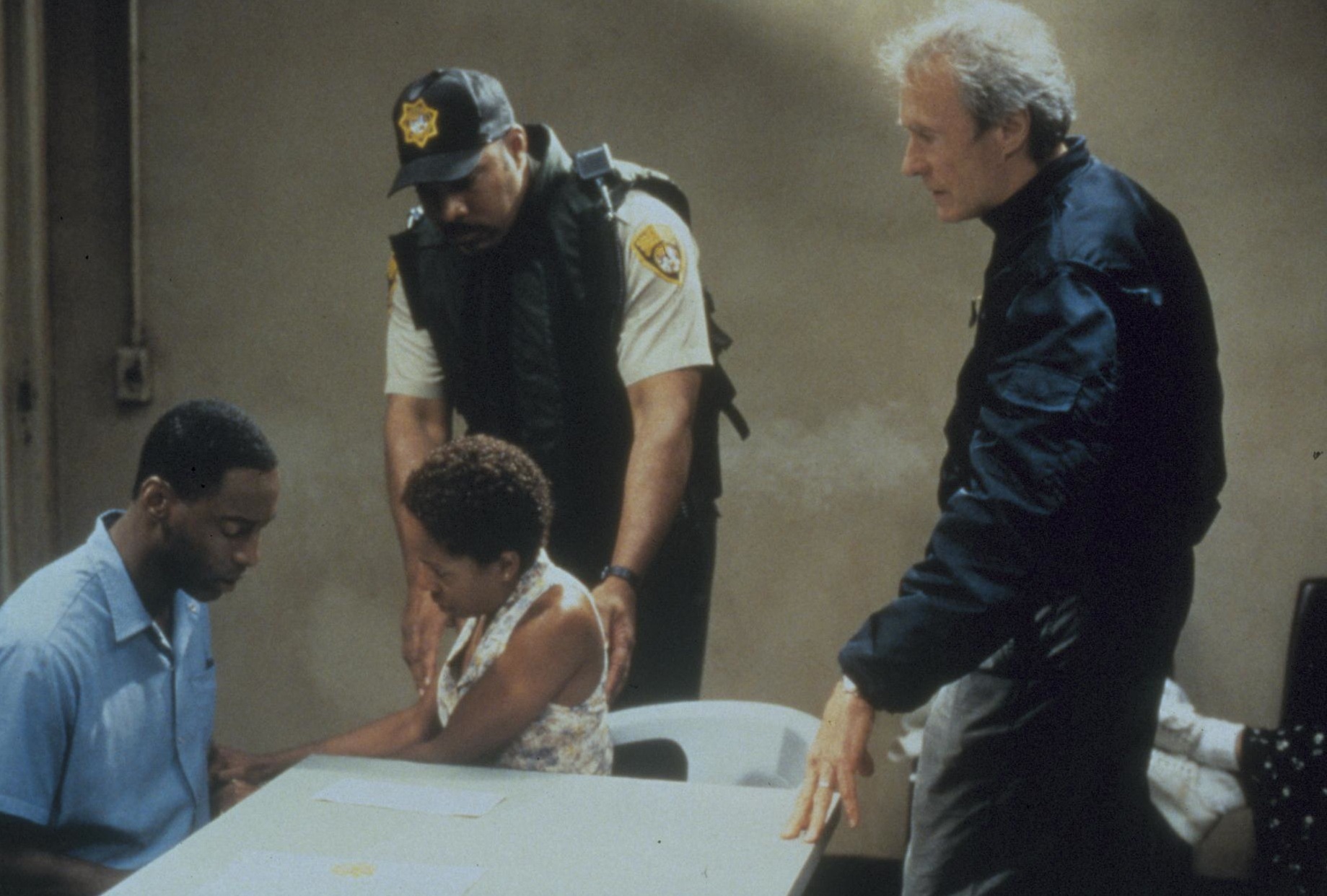 Still of Clint Eastwood, LisaGay Hamilton and Isaiah Washington in True Crime (1999)