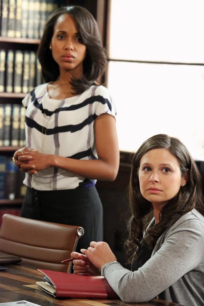 Still of Kerry Washington and Katie Lowes in Scandal (2012)